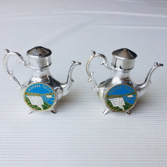 Unbranded Other - Niagara Falls Mini Teapot Kettle Shape Salt & Pepper Shaker Set Souvenir FLAW